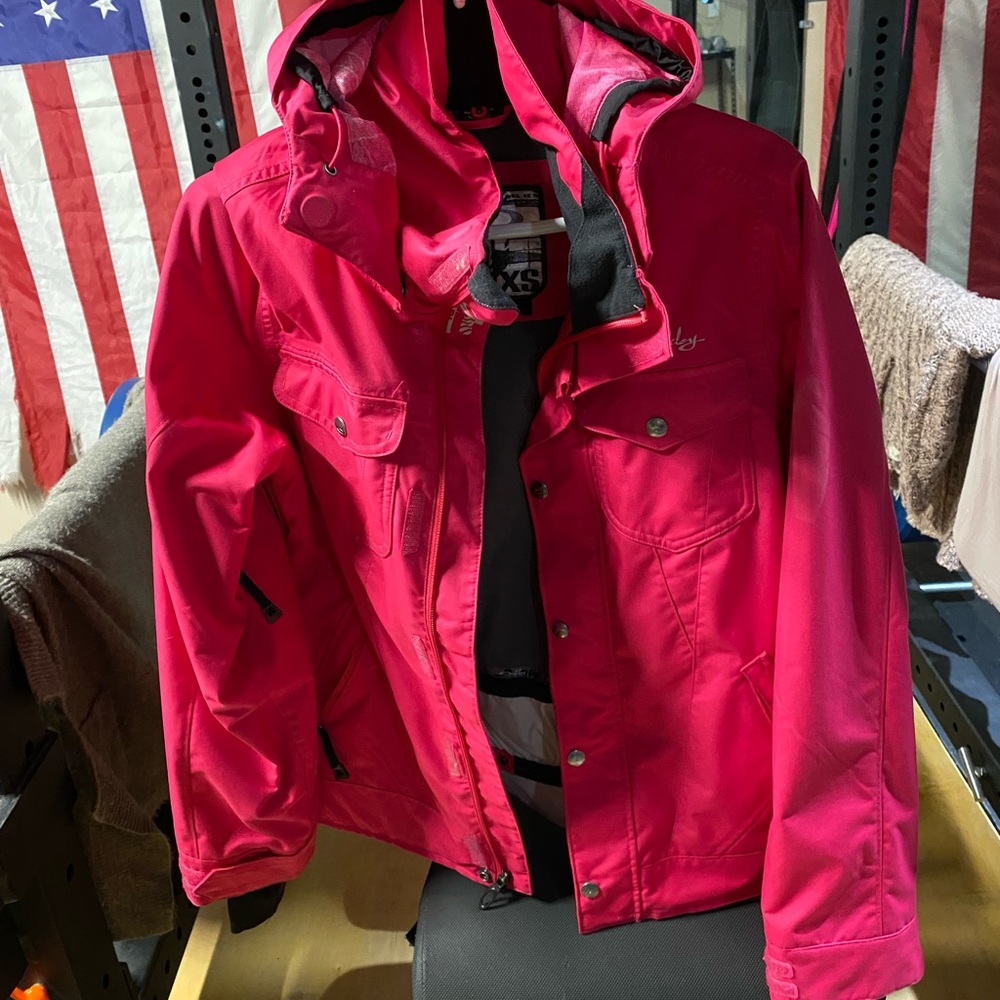 Women’s ski/boarding jacket. Amazing conditions worn once. No issues.